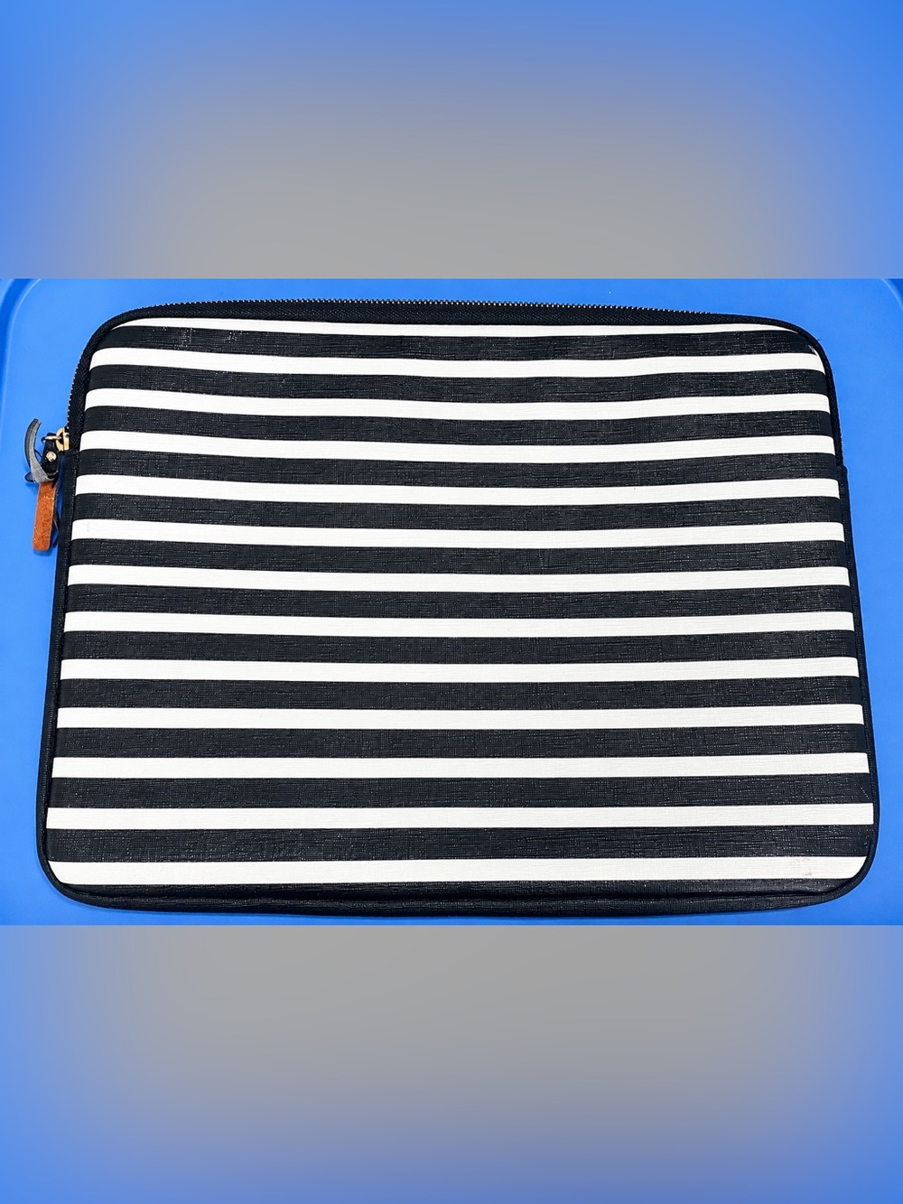 Laptop case Kate Spade Black and White Striped Zip Pouch with Gold Plate - Picture 3 of 7
